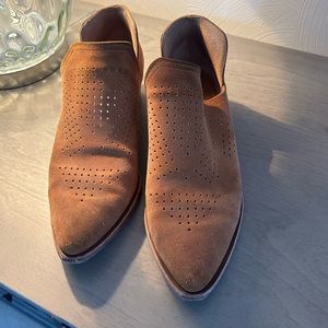 Once loved Gianni Bini brown suede booties